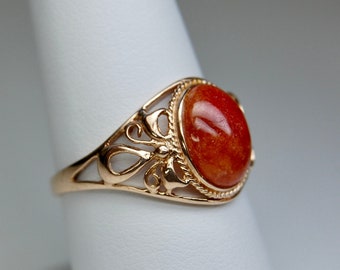 10k Orange Jade Bow Motif Ring, Filigree, Cabochon, Openwork, 10k Gold, Vintage, Fine Jewelry, Size 7 3/4+ (Size 7.75+), c1960s, 1.99g