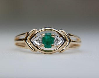 Emerald and Diamond Modernist Ring 14k Yellow Gold, Eye, Openwork, Estate, Fine Jewelry, Size 6.5 (Size 6 1/2), c. 1990s, 1.71g