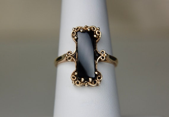 Art Deco Revival Onyx Ring: 10k Rosy Gold Floral Solitaire, Size 6.25