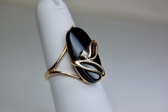 Retro Onyx and Diamond Ring in 10k Gold, Oval, Fl… - image 4