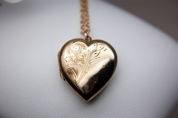 Retro Floral Foliate Heart Locket, Hand Chased, 9… - image 2