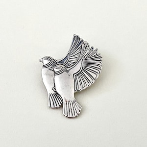 Laurel Burch “Two Doves” Brooch in Silver Tone Metal, Vintage “Birds in Flight” or “Hummingbirds” Designer 1980s Lapel Pin