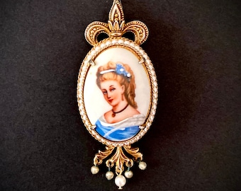 Vintage Florenza Limoges Cameo Pendant: Hand-Painted Porcelain, Faux Pearl Accents