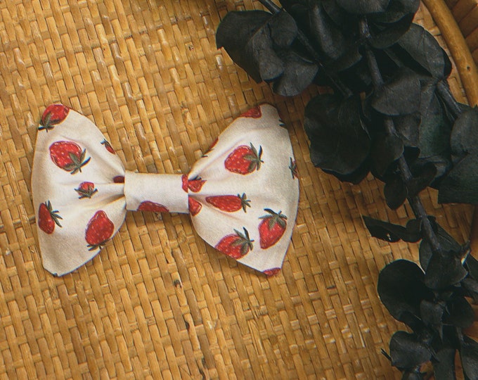 white strawberry print hair bow clip