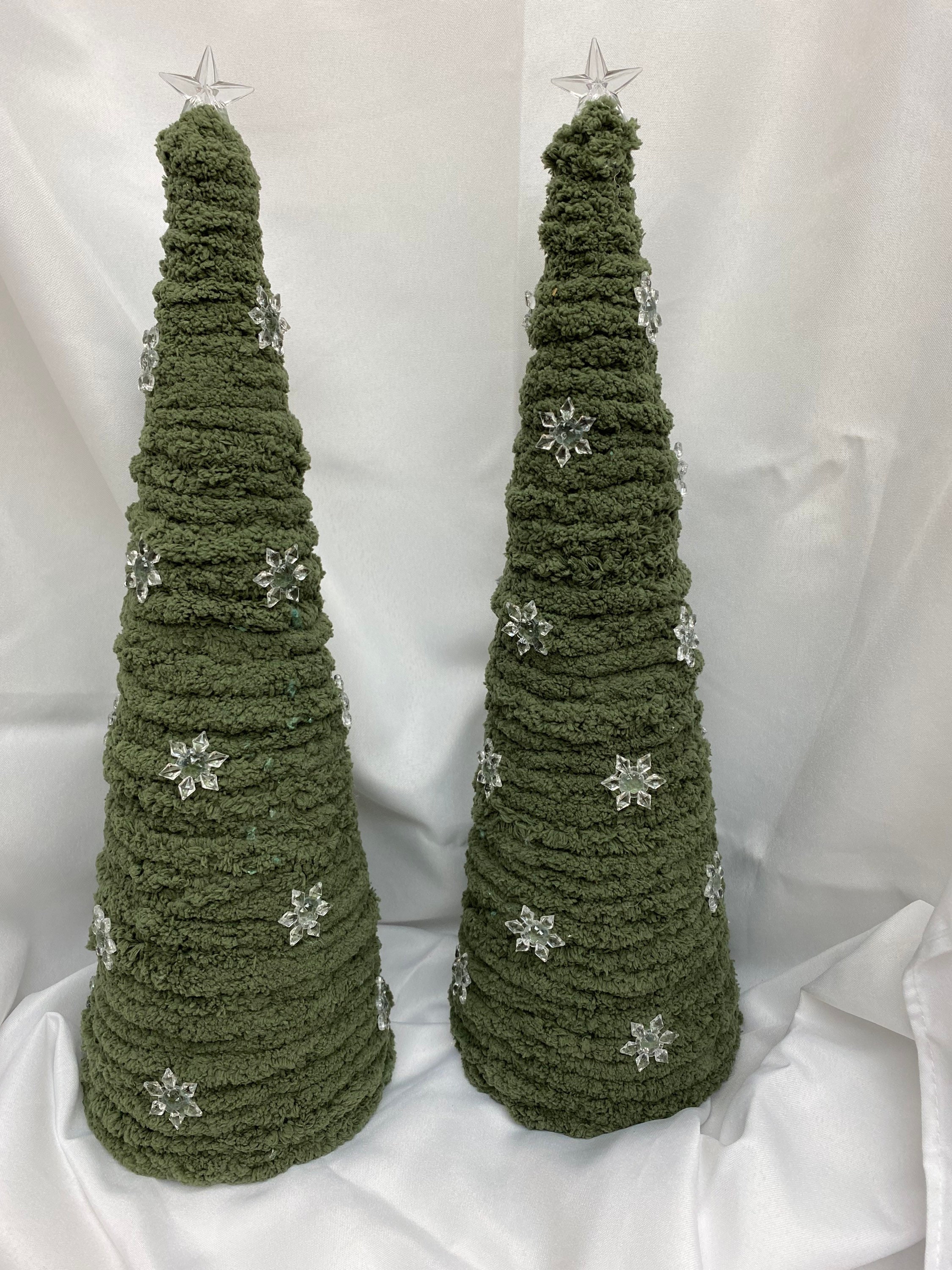 Yarn Christmas Tree Decor With Plaid Ribbon and Rusty Star Topper