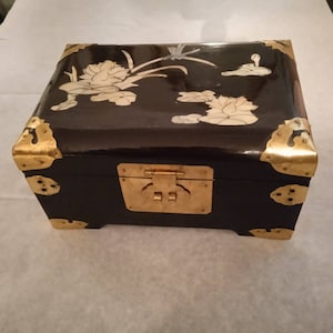 Chinese Lacquer jewelry box with Mother of Pearl Inlay 1950s