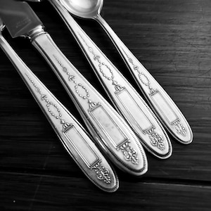 Oneida Grosvenor 40 Pc. Silverplate Flatware Set, c. 1920s