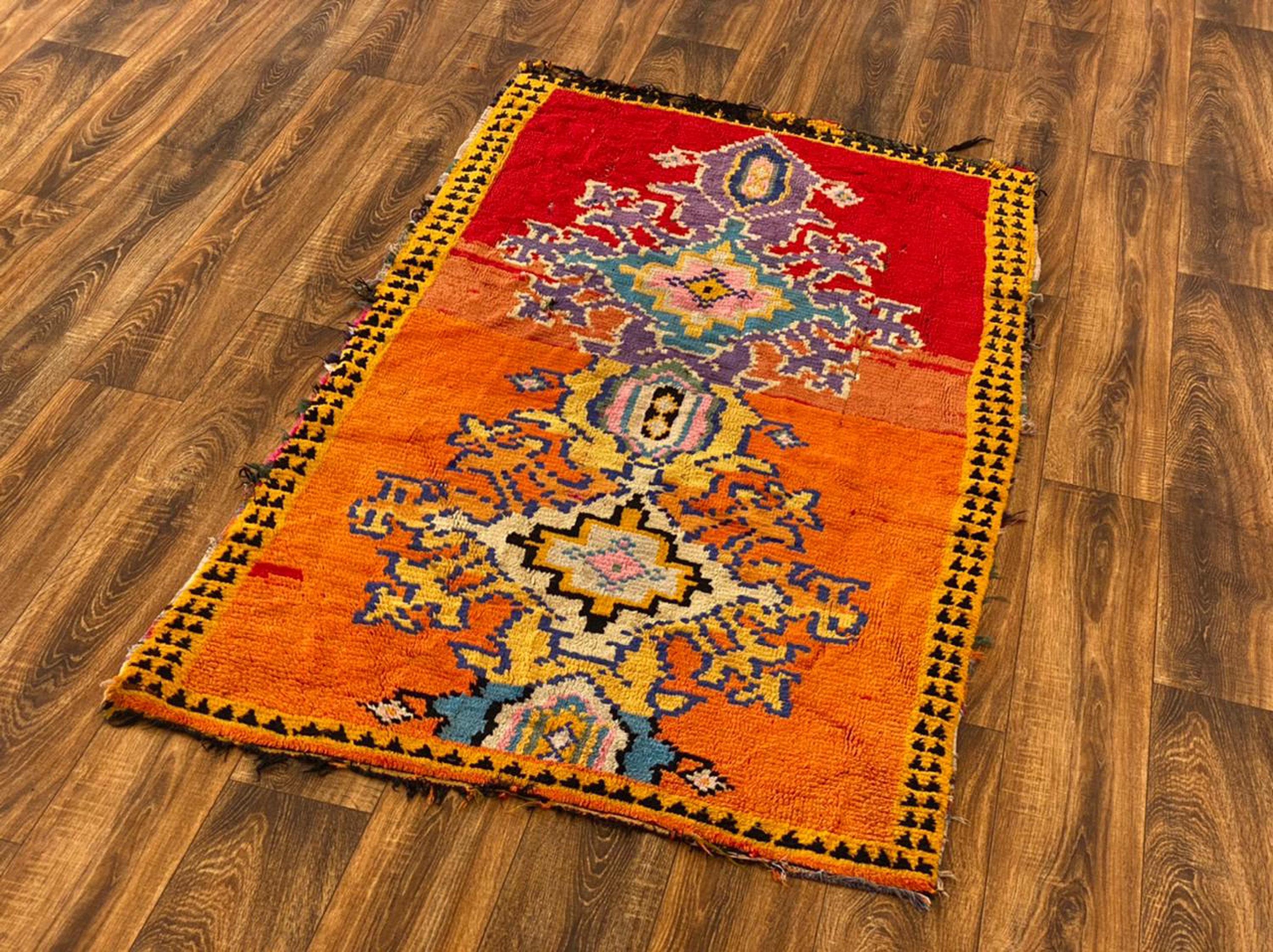 Vintage Moroccan area rug 3x6 ft!