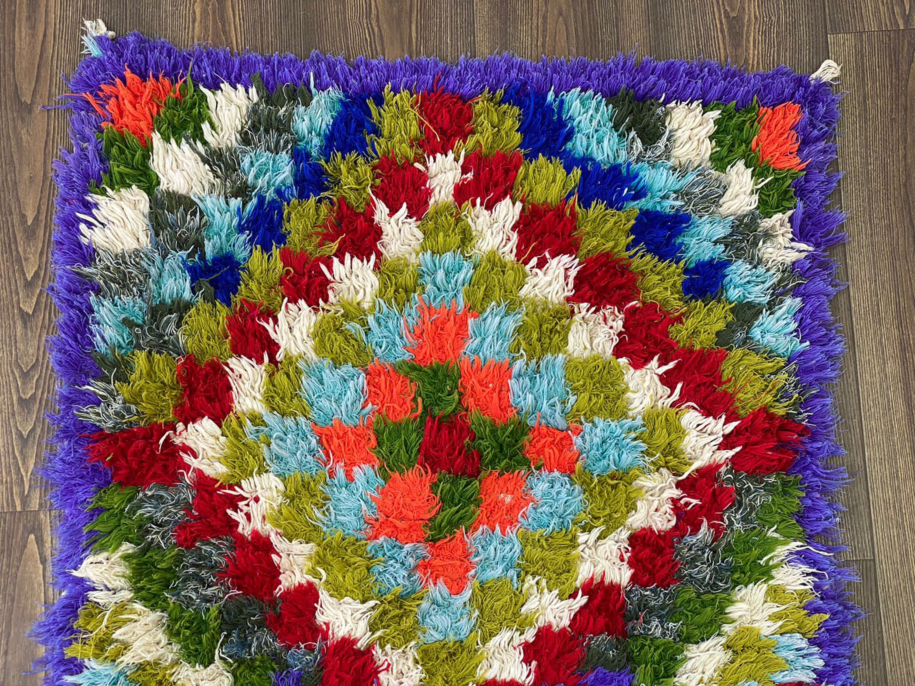 ヴィンテージ モロッコ製 カラフルチェックラグ 3x9 ヴィンテージ カラフル ラグ。チェック柄のモロッコ ナロー