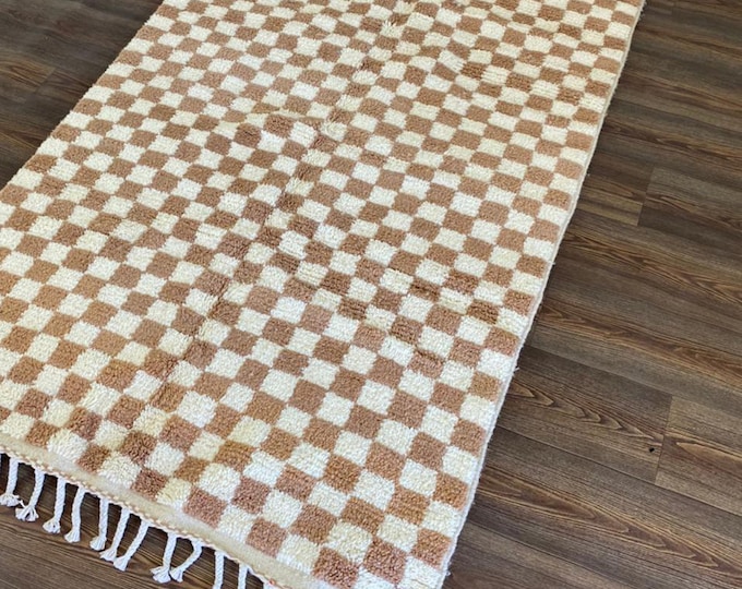 checkered area rug 4x7! Ready to ship