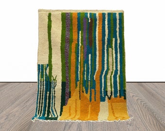 5x8 Feet Soft Wool Abstract Moroccan Rug.