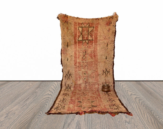 4x9 ft Moroccan vintage area rug!