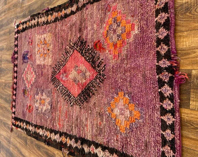 4x5 ft vintage Moroccan berber area rug!