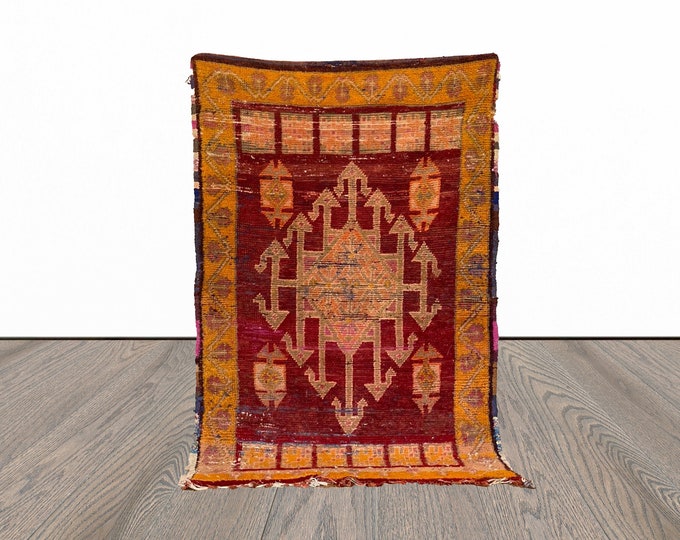 4x7 ft vintage Moroccan woven rug!