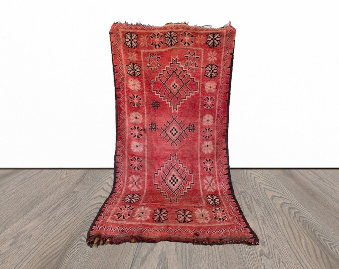 Moroccan vintage large rug 5x9 ft!