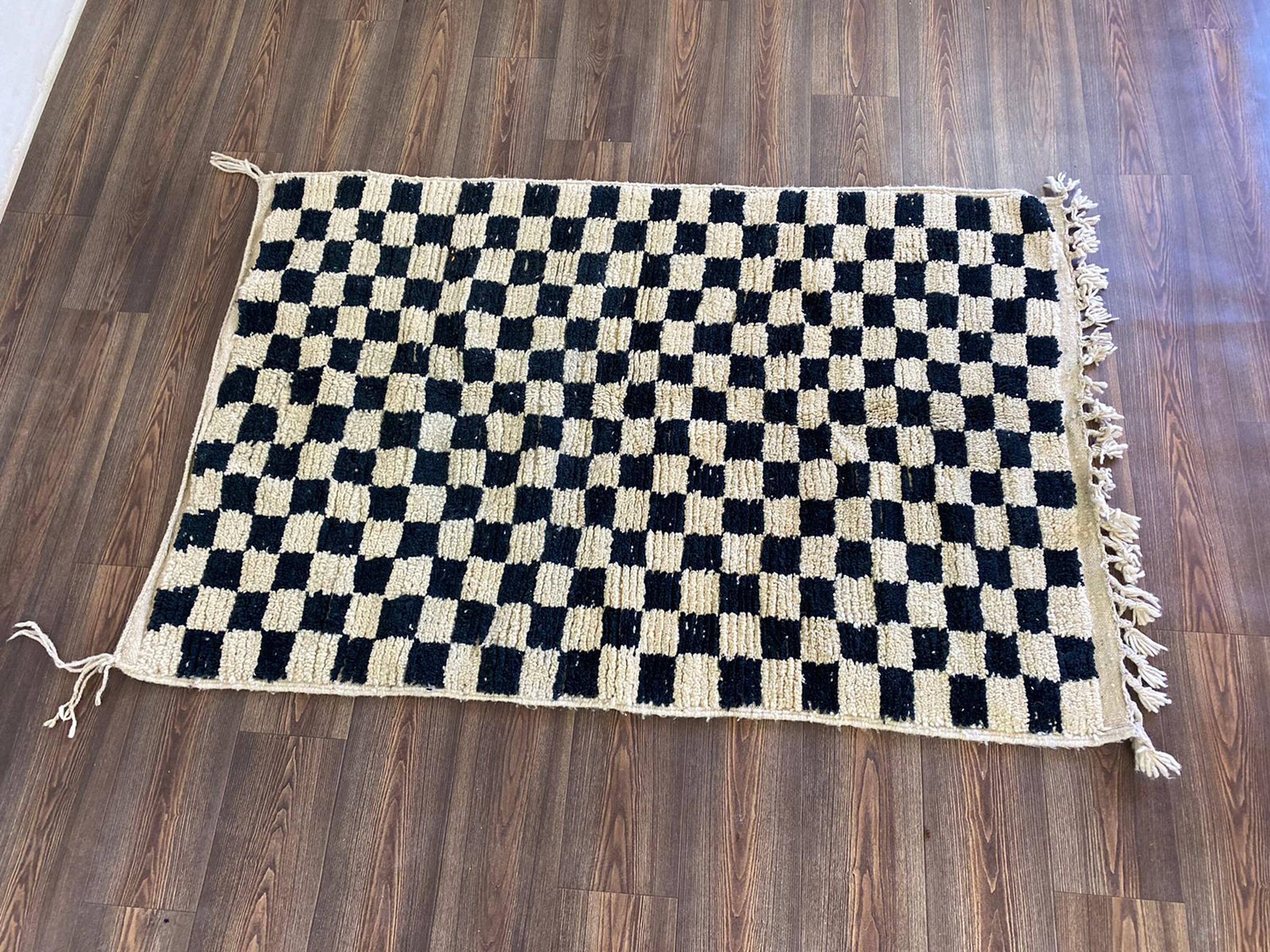 4x6 Black and White Checkered area Rug.