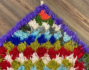 3x9 ヴィンテージ カラフル ラグ。チェック柄のモロッコ ナロー