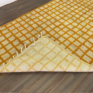 Marokkanischer orange-weißer Gitterteppich!