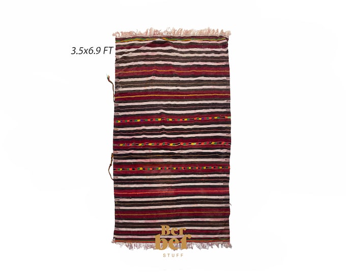 Vintage bohemian Moroccan wool area rug 4x7 ft!
