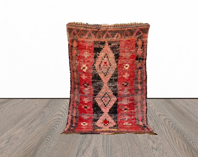 4x7 ft Moroccan vintage woven area rug!