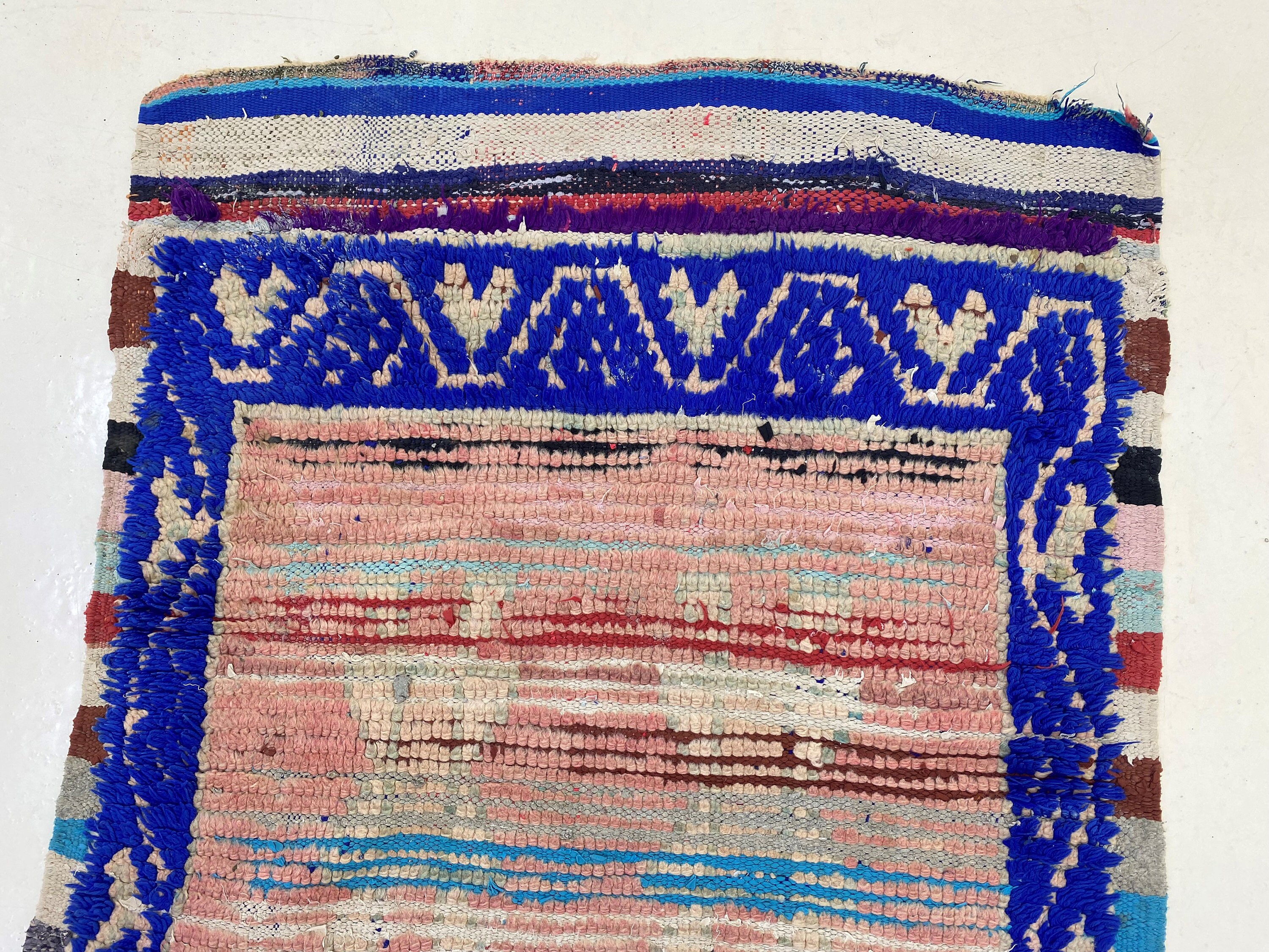 カラフルなヴィンテージモロッコランナーラグ：手織りベルベルラグ