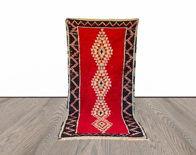 5x10 ft vintage large Moroccan area rug!