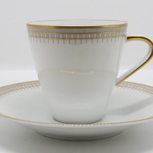 Vintage Royal Bavaria Hutschenreuther Selb Coffee Place Setting 2 parts Coffee Cup (tea cup) + Saucer