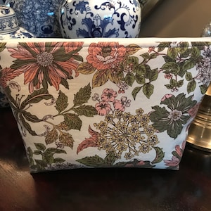 DAR  Matching Makeup Bag