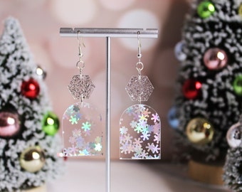 Boucles d'oreilles holographiques flocon de neige - Boucles d'oreilles holographiques argentées - Boucles d'oreilles de Noël - Boucles d'oreilles Déclaration - Cadeau de moins de 20 ans