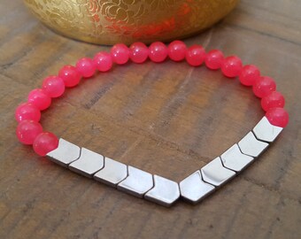 Stunning pink stone and hematite arrow stretchy bracelet