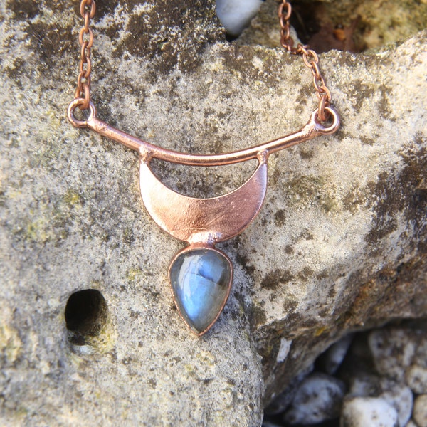 Collier de labradorite, collier de labradorite, collier à pendentifs en cuivre, collier de déesse en labradorite. Bijoux païens.