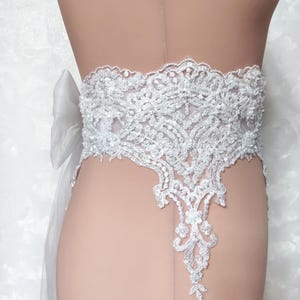White bridal belt, wide floral lace belt for wedding dress, wedding belt with tulle bow, Beaded statement belt, flower girl sash