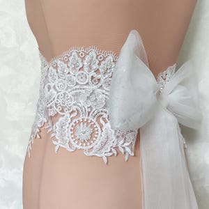Cintura da sposa in pizzo floreale bianco: fascia per abito da sposa con fiocco in tulle