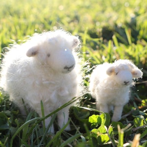 Needle Felting Kit - Sheep - White Sheep - makes 2 - Easter Needle Felting - DIY Craft Kit - Felting Supplies - Needle Felted – Beginner Kit