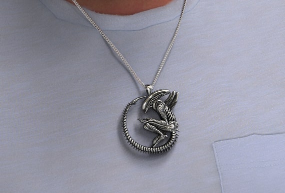 エイリアンペンダントネックレス エイリアン ゼノモーフペンダント SF モンスターネックレス 宇宙