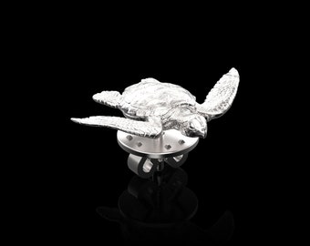 Givenchy ブローチ タートルモチーフ 亀 シルバー 　485/35 ハンドメイドタートルラペルチェーンブローチ：メンズシルバースーツ