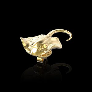 18K Gold Plated Stingray Lapel Pin, Ocean Inspired Jewelry, Scuba Diving Jewelry, Sea Life Men Brooch, Gift For Him Her, Ocean Lover Jewelry