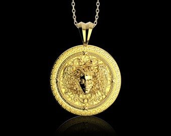 Collana da uomo con Medusa Gorgone placcata in oro giallo, ciondolo con Medusa della mitologia greca antica, regalo per lui, simbolo greco antico, solo ciondolo