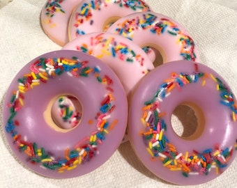 Erwachsene & Kinder bestreuen Donut Erwachsene & Kinder bestreuen Donut
