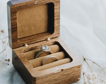 Caja de anillo personalizada - Caja portadora del anillo de boda - Caja de anillo de compromiso - Caja de anillo doble cuadrado - Grabada