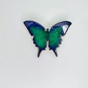 Broche papillon, broche bleu en bois faite à la main image 1