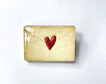 Broche Carta de amor, broche de madera blanca