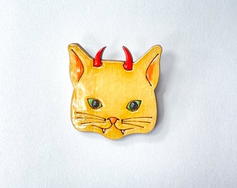 Broche kat duivel, houten broche kat met hoorns