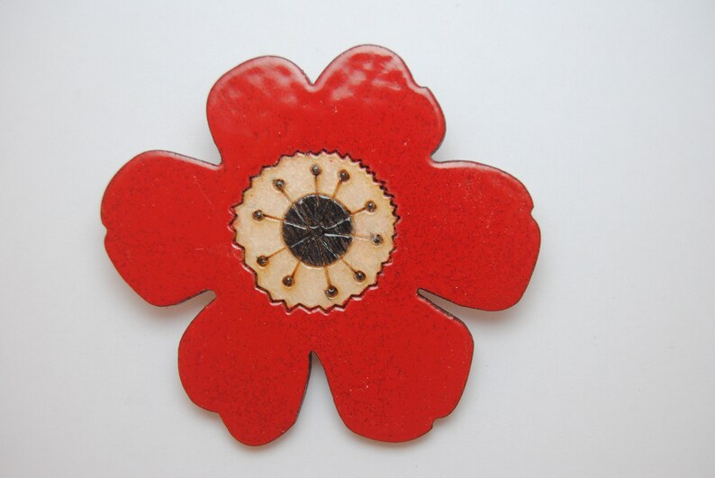 Brooch poppy image 1