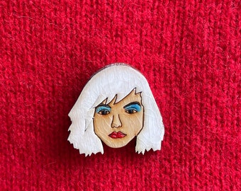 Blondie brooch