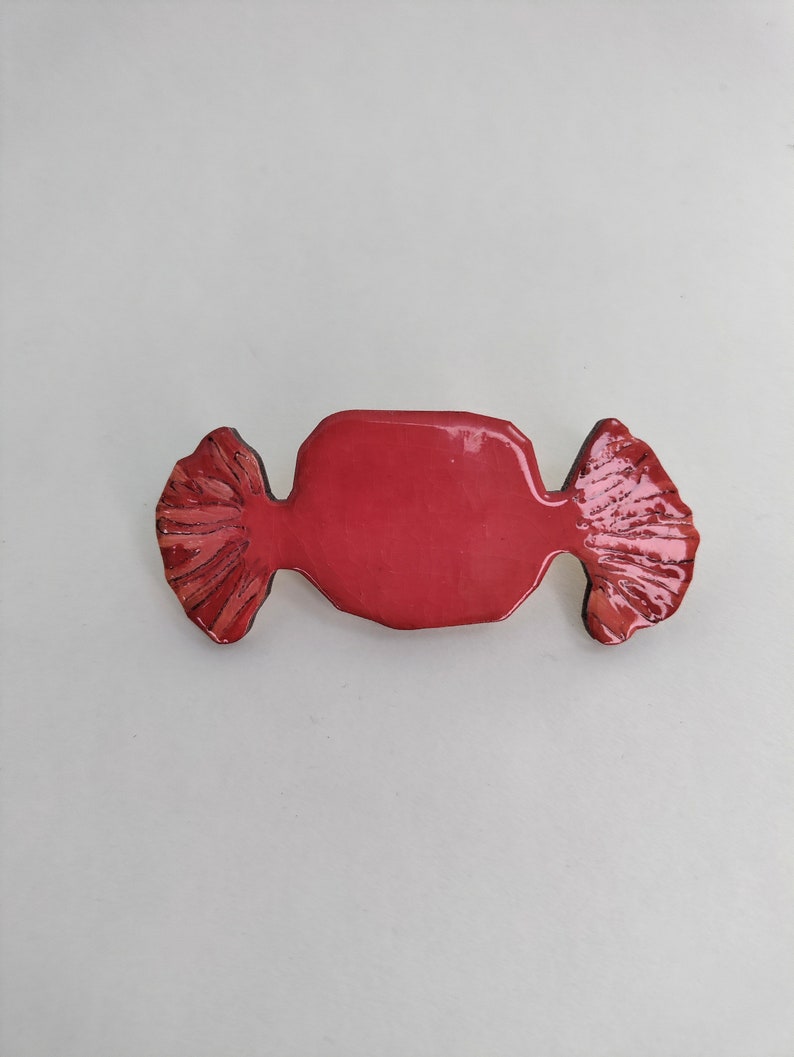 Broche de bonbons, grande broche en bois rouge image 1