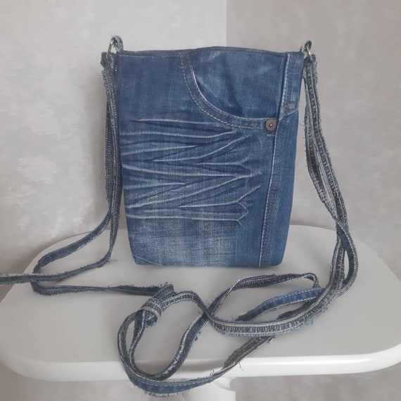 how to make jeans bag with old jeans | Recycled jeans bag, Denim bag diy, Denim  bag patterns