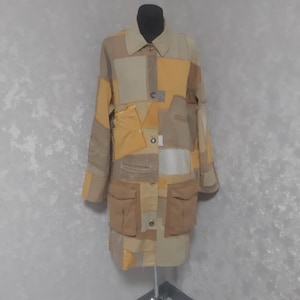 Cappotto in denim patchwork giallo fatto a mano taglia XL, giacca lunga Boro realizzata con toppe di jeans riciclati e rovinati, cardigan in denim da donna