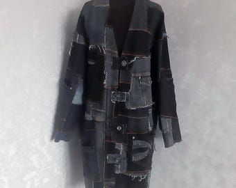 Casaco jeans preto patchwork feito à mão, tamanho XL, modelo Boro, jaqueta longa confeccionada com retalhos de jeans reciclados e efeito desgastado, jaqueta jeans unissex.