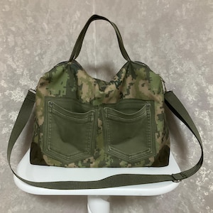 Bolso grande de camuflaje hecho a mano, bolso de fin de semana de tela impermeable, bolso grande de viaje de camuflaje, bolso de viaje de cordura con estampado de píxeles verdes